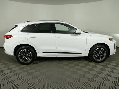 Certified 2025 Audi Q5 Premium w/ Convenience Package AWD/4WD image 2