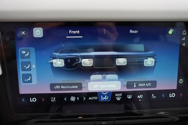Used 2025 Lincoln Navigator L Reserve AWD/4WD image 32