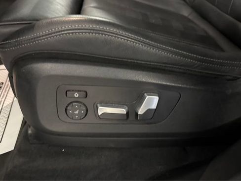 Used 2022 BMW X7 xDrive40i w/ M Sport Package image 18