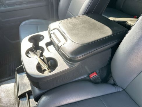 Used 2024 RAM 2500 Tradesman w/ Chrome Appearance Group image 19