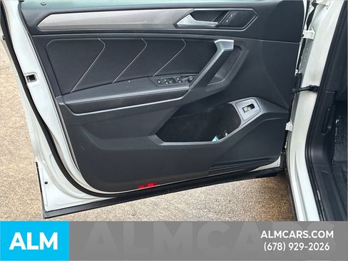 Used 2024 Volkswagen Tiguan SE image 15