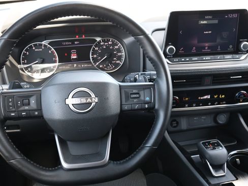Used 2025 Nissan Rogue SV AWD/4WD image 16