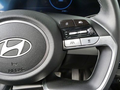 Used 2024 Hyundai Elantra Limited FWD image 12
