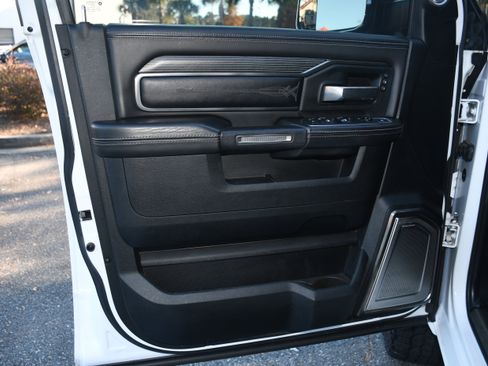 Used 2021 RAM 2500 Limited image 9