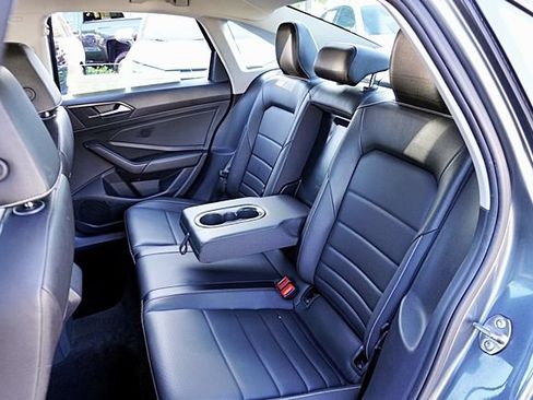 Used 2024 Volkswagen Jetta SE FWD image 15