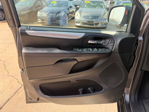 Used 2019 Dodge Grand Caravan GT FWD image 12