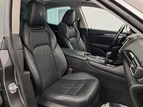 Used 2017 Maserati Levante w/ Sport Package image 27