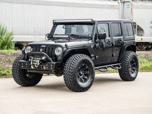 Used 2016 Jeep Wrangler Unlimited Sahara w/ Connectivity Group AWD/4WD image 33