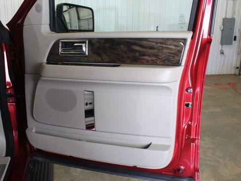 Used 2015 Lincoln Navigator 2WD image 23
