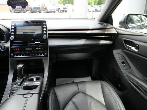 Used 2019 Toyota Avalon XLE w/ Moonroof Package FWD image 17