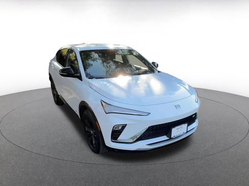 Used 2025 Buick Envista Sport Touring image 3