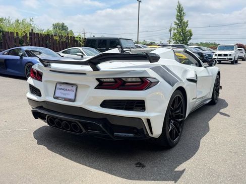 Used 2023 Chevrolet Corvette Z06 w/ Z07 Performance Package RWD image 7