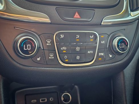 Used 2020 Chevrolet Equinox LT w/ Driver Convenience Package AWD/4WD image 24