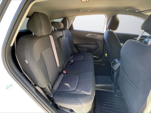 Used 2025 Kia Sportage LX image 23