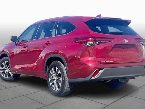 Used 2020 Toyota Highlander XLE image 12