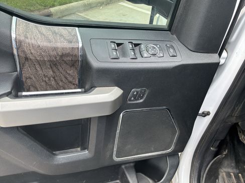 Used 2019 Ford F250 Lariat w/ Lariat Ultimate Package AWD/4WD image 15