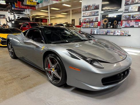Used 2013 Ferrari 458 Italia Coupe RWD image 3