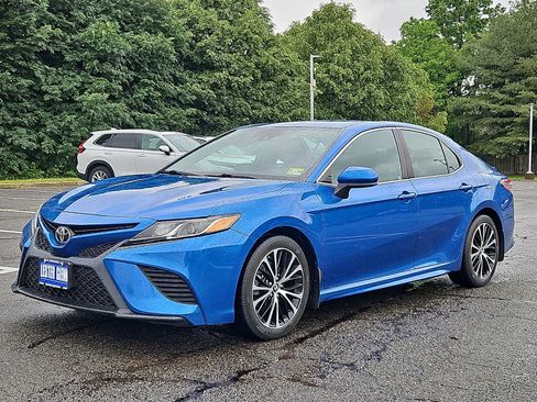 Used 2019 Toyota Camry SE FWD image 3