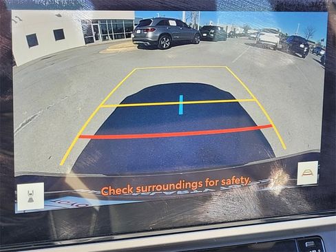 Used 2025 Toyota Camry SE image 17