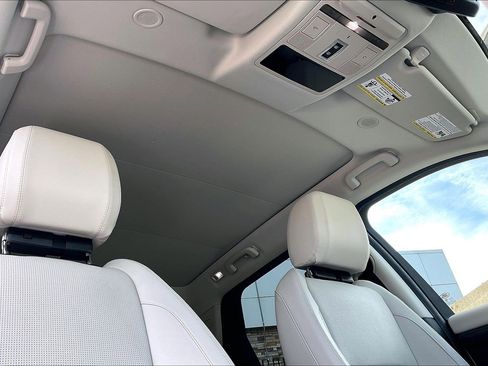 Used 2025 Land Rover Discovery Sport S image 13