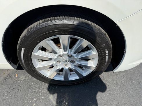 Used 2017 Toyota Sienna XLE w/ XLE Navigation Package AWD/4WD image 45