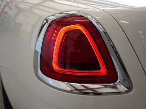 Used 2017 Rolls-Royce Dawn image 38