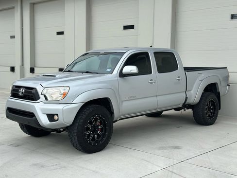 Used 2012 Toyota Tacoma 4x4 Double Cab w/ TRD Sport Pkg image 1
