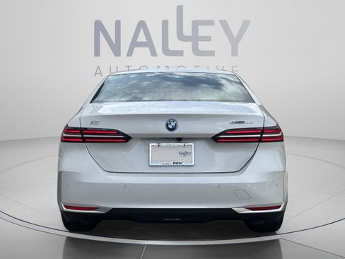 New 2026 BMW i5 eDrive40 w/ Premium Package RWD image 3
