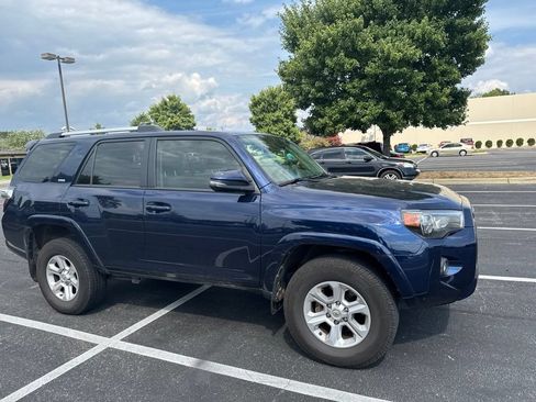Used 2021 Toyota 4Runner SR5 Premium w/ Moonroof Package AWD/4WD image 4