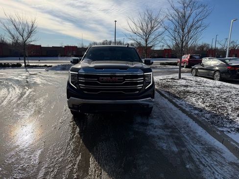 Used 2025 GMC Sierra 1500 SLT image 2