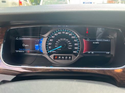 Used 2019 Ford Taurus Limited image 22