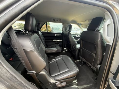 Used 2023 Ford Explorer XLT w/ Equipment Group 202A AWD/4WD image 40