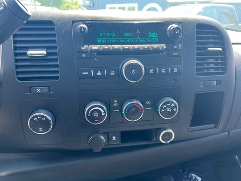 Used 2010 Chevrolet Silverado 2500 LT w/ Interior Plus Package AWD/4WD image 19