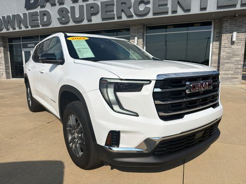 Used 2025 GMC Acadia Elevation FWD image 3
