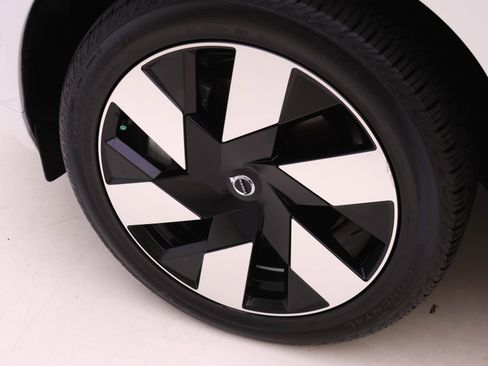 Certified 2023 Volvo XC60 T8 Plus w/ Climate Package image 22