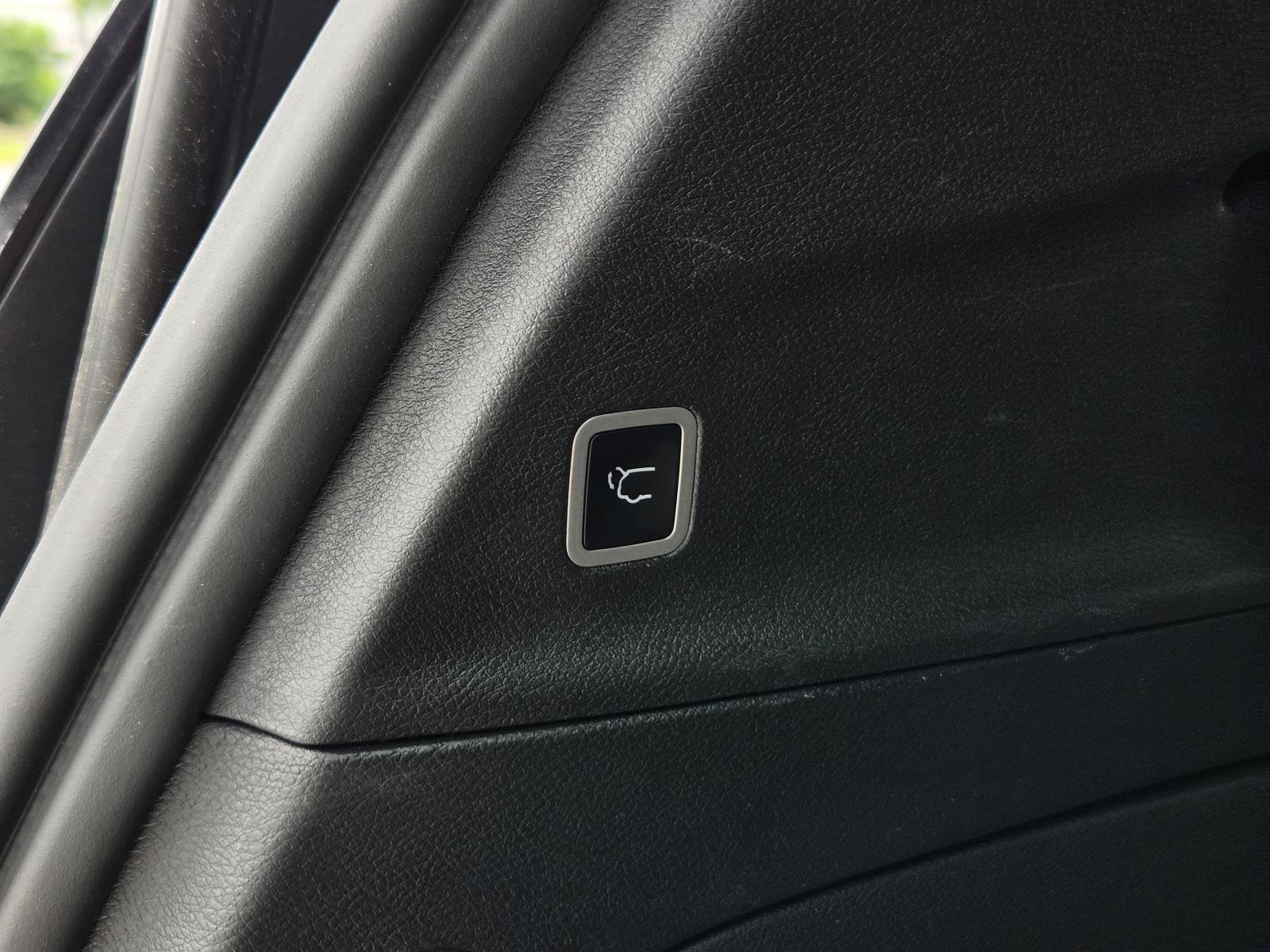 Used 2025 Chrysler Pacifica Select FWD image 10