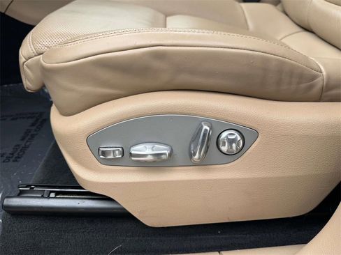 Used 2024 Porsche Macan image 13