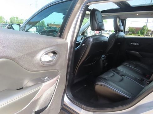 Used 2021 Jeep Cherokee Limited w/ Trailer Tow Group AWD/4WD image 22