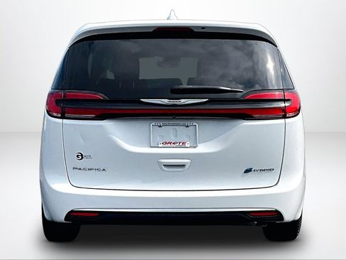 Used 2022 Chrysler Pacifica Touring-L FWD image 5