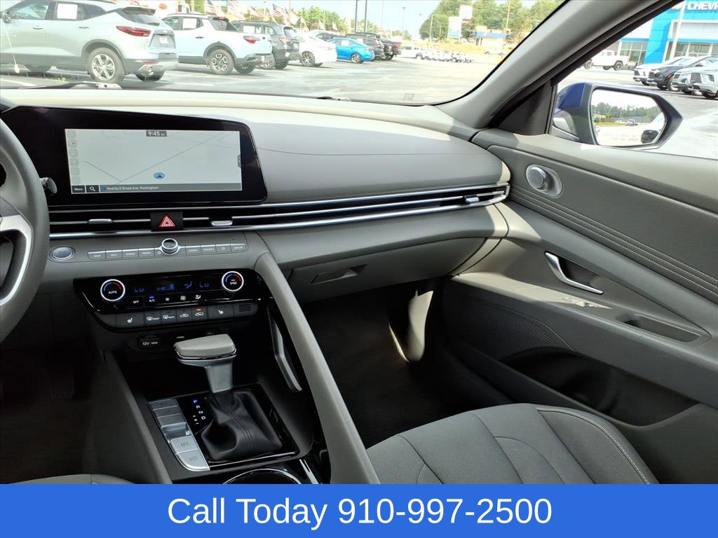 Used 2025 Hyundai Elantra SEL FWD image 24