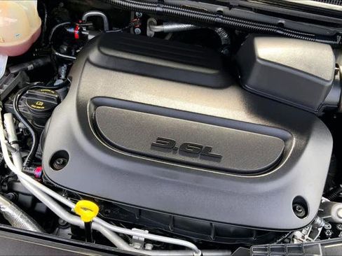 Certified 2025 Chrysler Pacifica Limited image 30