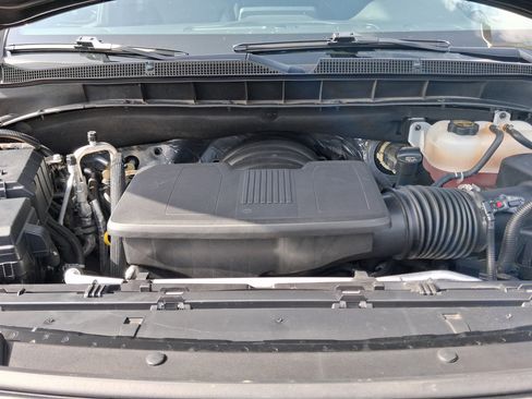 Used 2024 Chevrolet Suburban LT RWD image 19