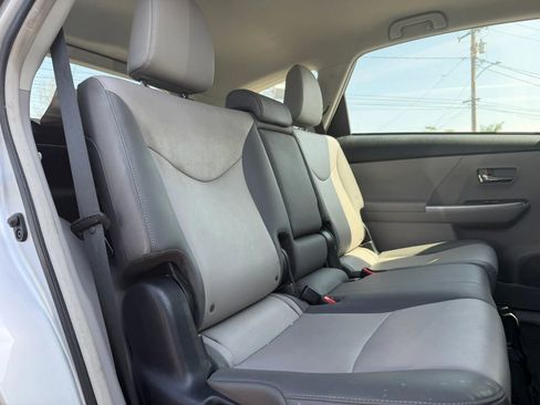Used 2016 Toyota Prius V Five image 18