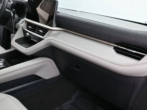 New 2026 Ford Explorer Active w/ Active Comfort Package RWD image 38
