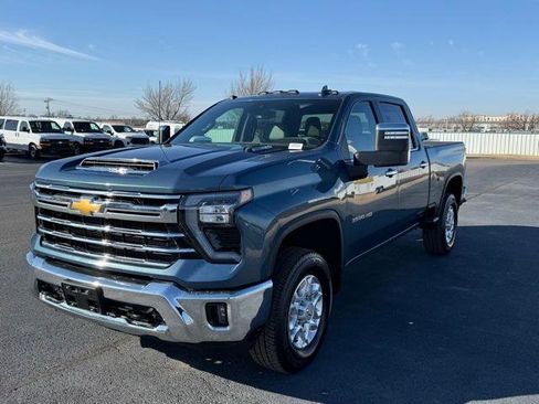 Used 2025 Chevrolet Silverado 3500 LTZ image 3