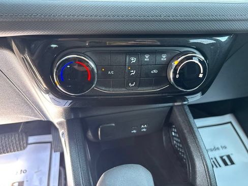 Used 2025 Chevrolet TrailBlazer LT AWD/4WD image 27