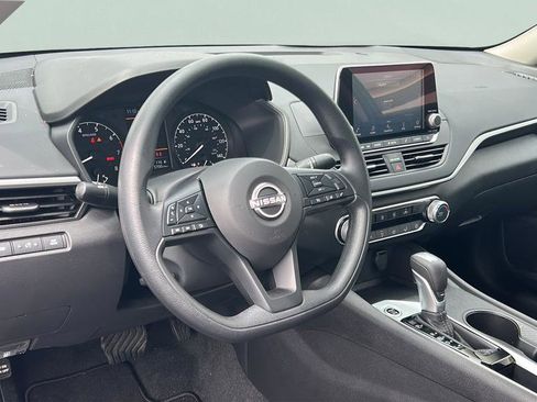 Used 2025 Nissan Altima 2.5 S FWD image 11