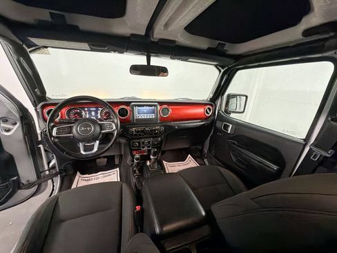 Used 2020 Jeep Wrangler Unlimited Rubicon w/ Cold Weather Group AWD/4WD image 19