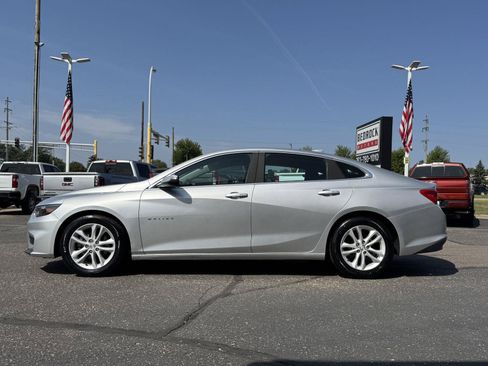 Used 2017 Chevrolet Malibu LT FWD image 4