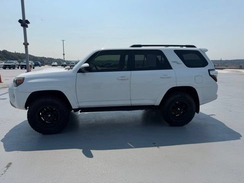 Used 2022 Toyota 4Runner TRD Off-Road AWD/4WD image 6
